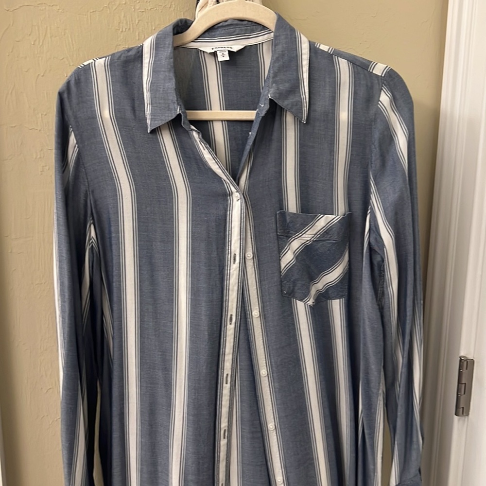 Express button down - Picture 2 of 6